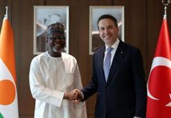 Bakan Bayraktar, Nijer Dışişleri Bakanı Sangare ile bir araya geldi