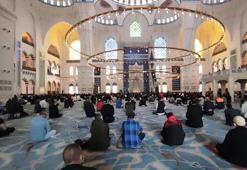 REGAİP KANDİLİ NAMAZI NASIL KILINIR? Diyanet ile Tesbih namazı nasıl kılınır, kaç rekat? Kandil namazı ne zaman, hangi vakitte ve saat kaçta kılınır?