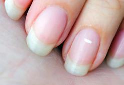 Sararan tırnakların en etkili ilacı! Tırnakları besliyor kırılmaları önlüyor
