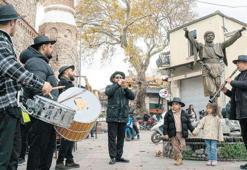 Bergamalı kadınlardan Tarihi arastada panayır
