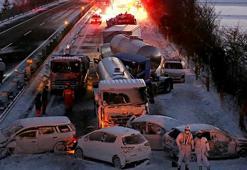 Katliam gibi kaza! 50 araç birbirine girdi: Can kaybı ve yaralılar var