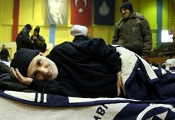 İstanbul'da sokakta yaşayan 159 kişi misafirhanelere yerleştirildi