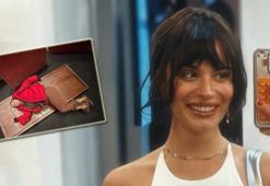 Sahnede kaza geçirdi! Aslı Bekiroğlu'nun kafasına kapı düştü