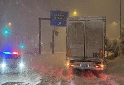 Etkisini giderek artırıyor! İstanbul'un yanı başında kar kalınlığı 40 santimetreyi aştı