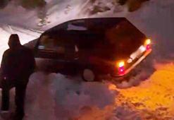 Kayseri'de 3 kişinin bulunduğu otomobil kara saplandı