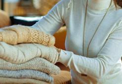 Kazak giyerken elleri kremlemek şart! Elektrik alışverişi olunca bir anda yapışıyor