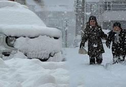 Kent kara gönüldü! Merkezdeki kar kalınlığı 60 santimetreye ulaştı