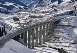 3 saatlik yol 20 dakikaya indi, dünya rekoru geldi! İpek Yolu'nda 'yeryüzünün en uzun tüneli' açıldı
