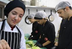 Sadece 300 öğrencisi var! Mezun olmadan kazanıyorlar: 1 yılda 19 milyon ciro elde ettik