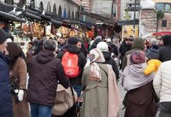 Eminönü'nde yılbaşı öncesi alışveriş hareketliliği