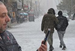 Kar aniden bastırdı! 140 yerleşim yerinin yolu kapandı