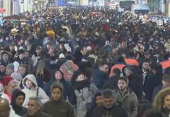 Taksim Meydanı ve İstiklal Caddesi'nde yılbaşı yoğunluğu