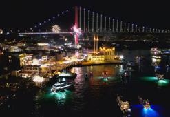 İstanbul'da yeni yıl coşkuyla karşılandı! Taksim’de insan seli, Kadıköy’de ışık şovu