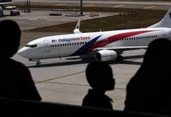 11 yıllık tarihin en büyük kayboluşu! 239 yolcu ile sırra kadem basan uçağı arama çalışmaları başladı