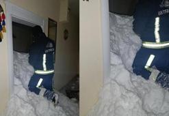 Mahalleye çığ düştü! 22 ev boşaltıldı, 1 kişi kayıp