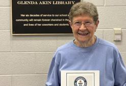 Tam 61 yıldır aynı okulda çalışıyor! Öğrencisi öğretmen oldu ondan önce emekli oldu