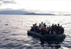 İzmir açıklarında 74 düzensiz göçmen yakalandı