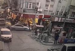 Eminönü'nde fren yerine gaza basan sürücü vatandaşların arasına daldı