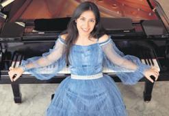Ödüllü piyanistin annesine vize çıktı