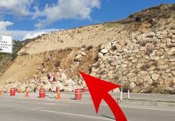 D-400’de korku dolu anlar! Heyelan duvarı çöktü, kayalar yola saçıldı