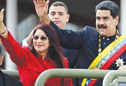 ABD basını Maduro ile eşinin yakalanma anlarını yazdı! 'Yatak odasından sürüklenerek çıkarıldılar'