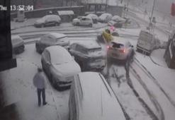 Kağıthane’de karlı yolda kayıp 5 araca çarptı; motokurye ölümden döndü