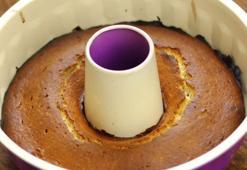 Kalıptan çıkmayan kek kalmayacak! Tek parça halinde keki kalıptan çıkaran yöntem