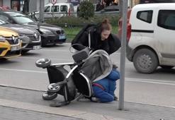 Bursa'da kuvvetli lodos bebek arabasını devirdi