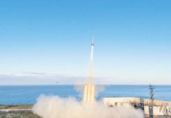 SİPER'den tam isabet! Düşman uçağı imha etti