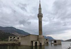 Mahalle baraj altında kaldı, geride sadece birkaç ev ve cami var