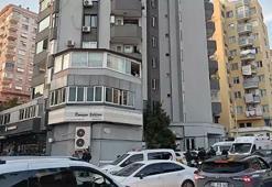 Evini teslim etmeyen müteahhidin oğlunu öldürüp, yaşamına son verdi