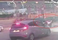 Bu kavşak tehlike saçıyor! Antakya’da çarpışma anı kamerada