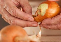Kilo kilo aldığınız soğanlar artık çürümeyecek! Taş gibi soğanların sırrı buymuş meğer