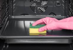 Deterjana gerek bile yok! Tepsi yöntemiyle fırın yağları temizleniyor