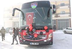 Cumhurbaşkanı Erdoğan, Yüksekovaspor Kadın Futbol Takımı’na otobüs hediye etti