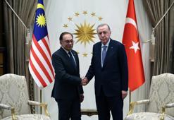 Cumhurbaşkanı Erdoğan, Malezya Başbakanı Enver İbrahim’i resmi törenle karşıladı