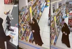 Sultangazi’de akılalmaz hırsızlık! Market çalışanının unuttuğu telefonu alıp alışveriş yaparak çıktı