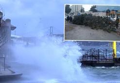 İstanbul'da kuvvetli rüzgar hayatı olumsuz etkiledi