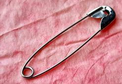 Çengelli iğnedeki küçük delik ne işe yarıyor? Gerçek amacı buymuş meğer