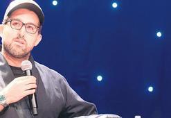 Doğu Demirkol sinema için sahnede