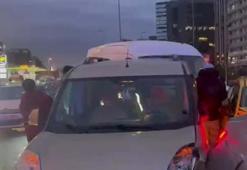 Yenibosna D-100 Karayolu'nda 6 aracın karıştığı zincirleme kaza! Yaralılar var