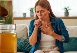 İlaç kullanmadan balgamı söküp atan karışım! Boğazı yumuşacık yapıyor