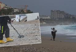 Antalya'da altın avı! Fırtına çıkınca sahile akın ettiler