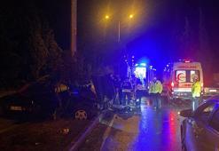 Adana'da feci kaza! Araç ikiye bölündü