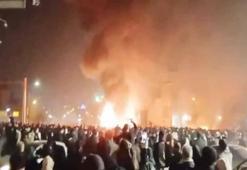 Yüzlerce ölü, savaş alanına dönen sokaklar, tehditler... 5 soruda İran'da neler oluyor?