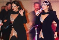 Kim der 71 yaşında! Nükhet Duru sahne tarzıyla olay oldu