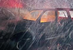 Seyir halindeyken alev aldı! Lüks cip saniyeler içinde demir yığınına döndü