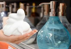Ne kalıp ne jel... Evde köpük sabun hazırlamak çok basitmiş! Aparatı takın