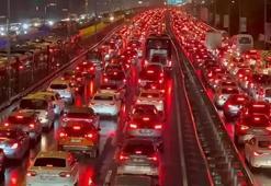 İstanbul'da trafik yoğunluğu yüzde 85'e çıktı! İşte bölge bölge son durum