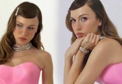 Duygu Özaslan'dan iddialı tarz! Bakan bir daha baktı